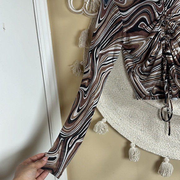 Brown swirl sheer long sleeve turtleneck scrunched crop top - Picture 6 of 8